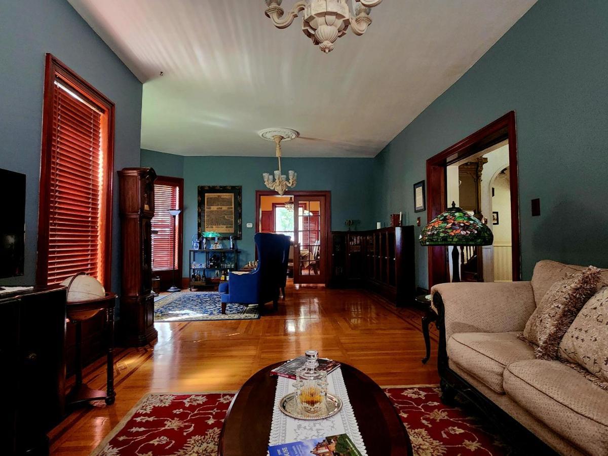 푸에블로 Downen House Bed & Breakfast B&B 외부 사진