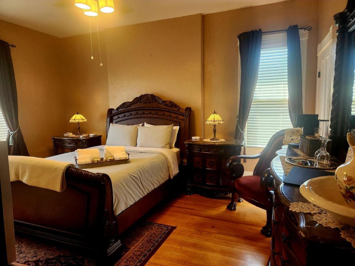 푸에블로 Downen House Bed & Breakfast B&B 외부 사진